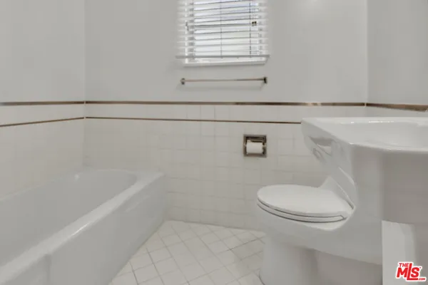 $3,350 | 154 North Sycamore Avenue, Unit 4, Los Angeles, CA 90036