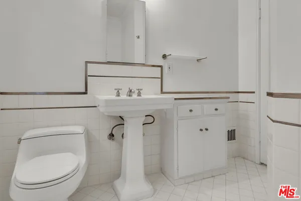 $3,350 | 154 North Sycamore Avenue, Unit 4, Los Angeles, CA 90036