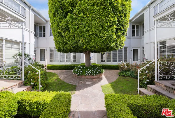 $3,350 | 154 North Sycamore Avenue, Unit 4, Los Angeles, CA 90036