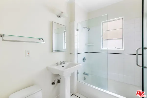 $3,350 | 154 North Sycamore Avenue, Unit 4, Los Angeles, CA 90036