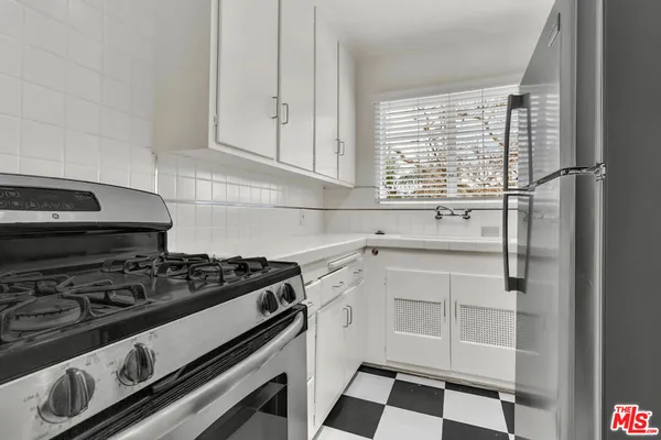 $3,350 | 154 North Sycamore Avenue, Unit 4, Los Angeles, CA 90036