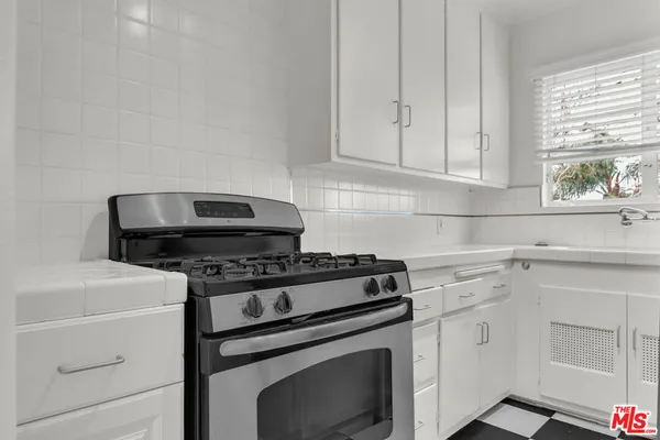 $3,350 | 154 North Sycamore Avenue, Unit 4, Los Angeles, CA 90036