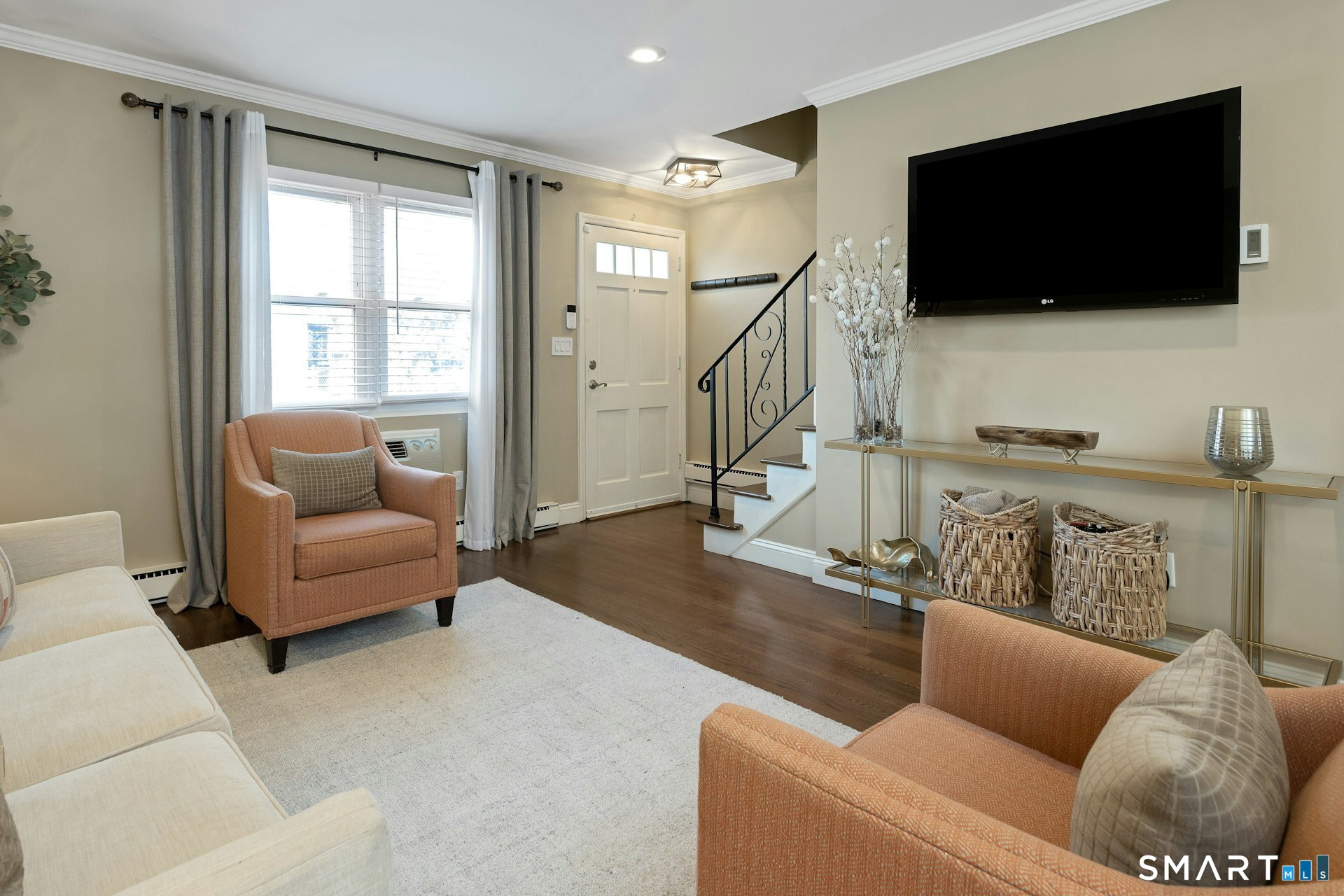 30 Maple Tree Avenue, Unit B Stamford, CT 06906 - Photo 5 of 27 Comfortable, well appointed living room