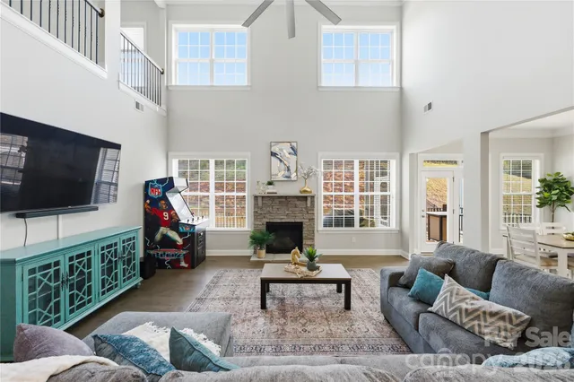 $1,060,000 | 194 Forsythia Lane, Tega Cay, SC 29708