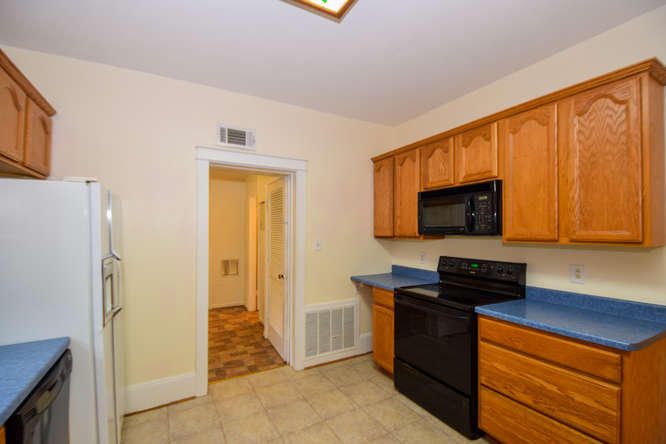 2360 East Ruritan Road Roanoke, VA 24012 - Photo 8 of 31 2360 E Ruritan Rd Roanoke VA-small-008-1