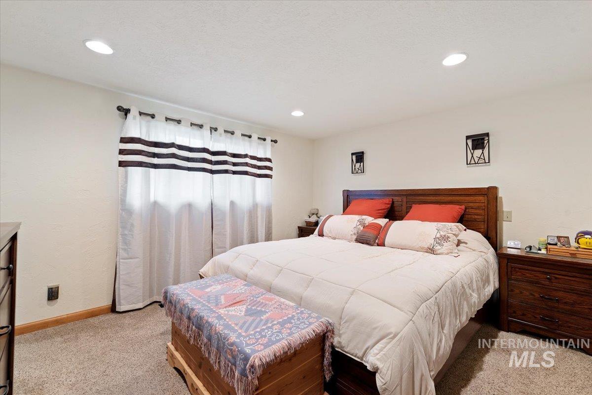 11650 Columbia Road Boise, ID 83709 - Photo 14 of 32 Bedroom with light colored carpet and recessed lighting