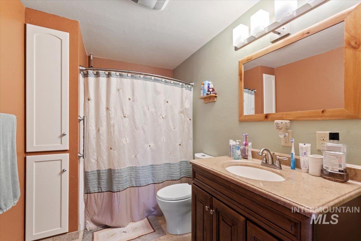11650 Columbia Road Boise, ID 83709 - Photo 17 of 32 Full bathroom with vanity and a shower with shower curtain