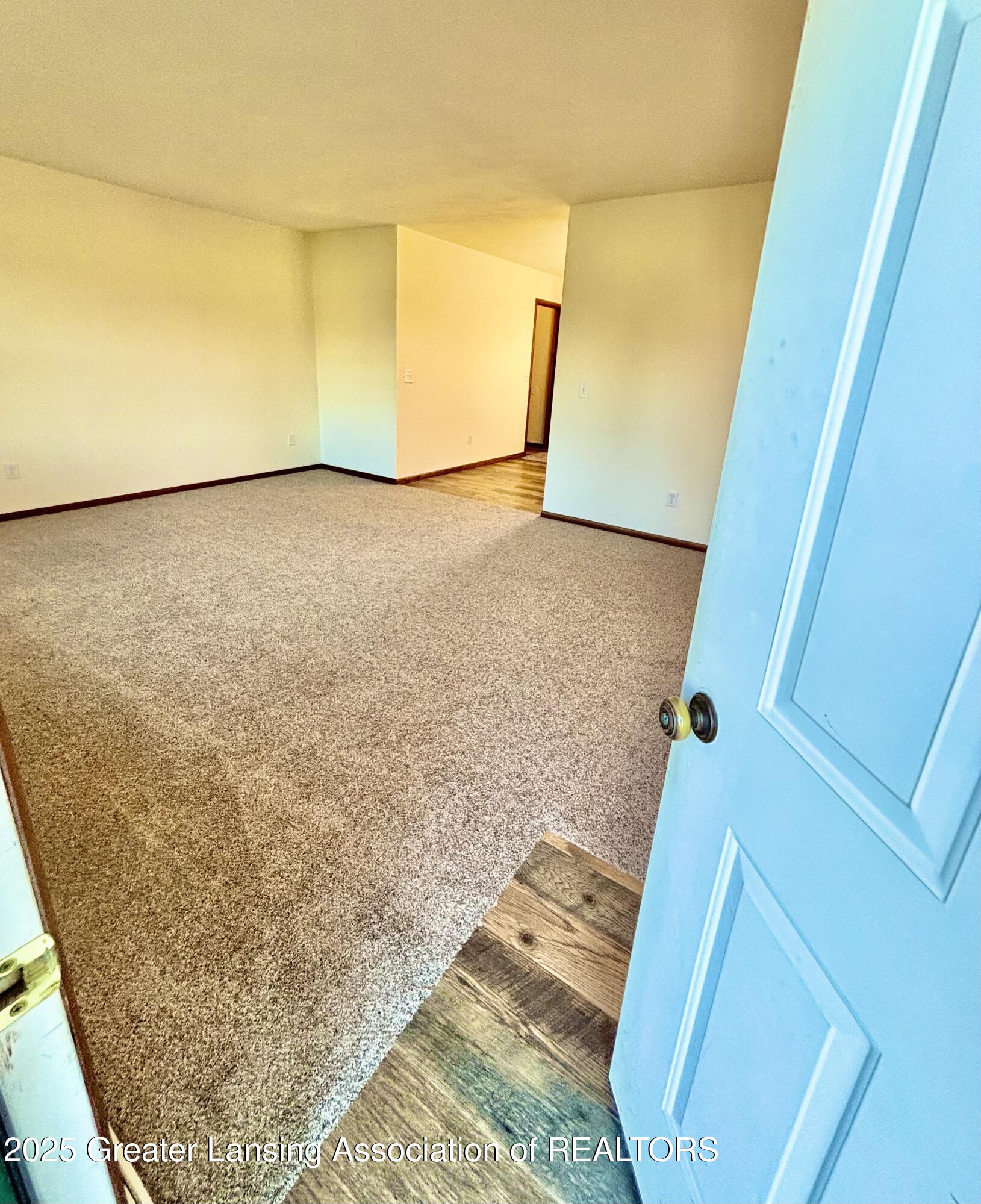 525 North Wheaton Road Charlotte, MI 48813 - Photo 5 of 34 IMG_0216