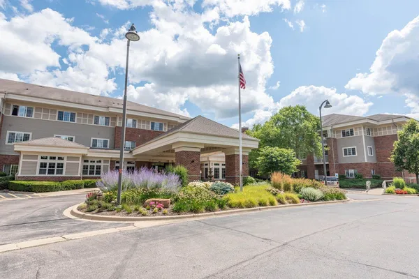 $116,900 | 801 North McLean Boulevard, Unit 136, Elgin, IL 60123