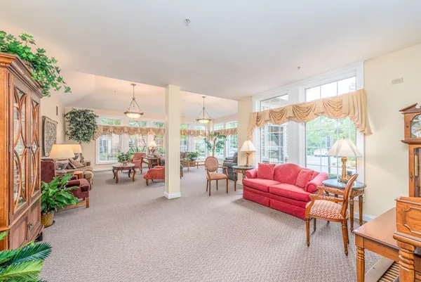 $116,900 | 801 North McLean Boulevard, Unit 136, Elgin, IL 60123