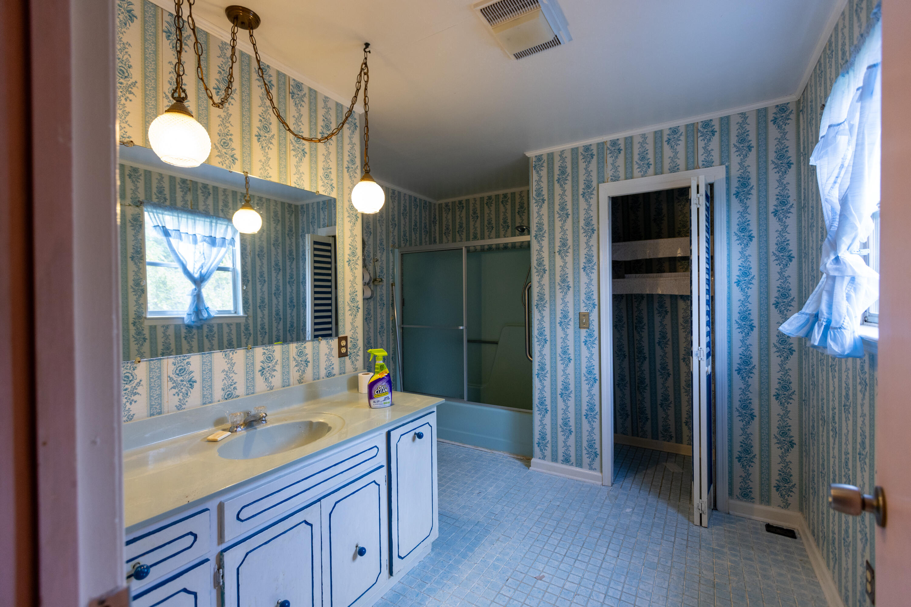 58 Old Cohutta Road Ringgold, GA 30736 - Photo 33 of 44 En suite bathroom