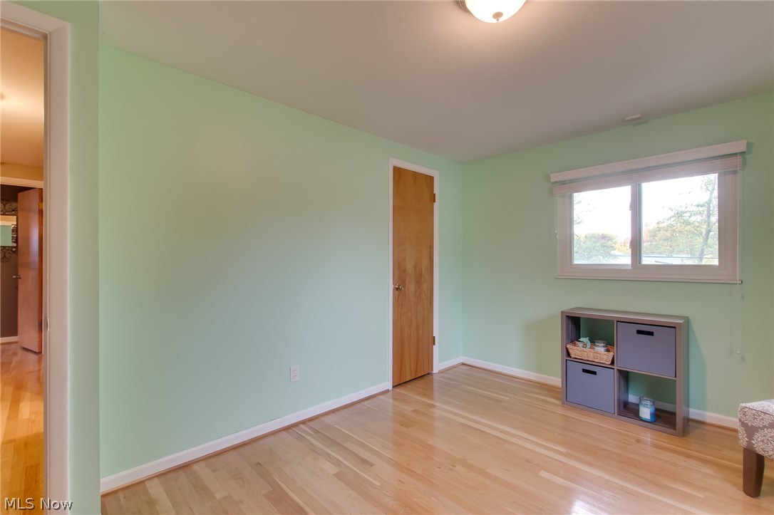 4928 Fairlawn Road Cleveland, OH 44124 - Photo 21 of 29 Dazzling hardwood floors!
