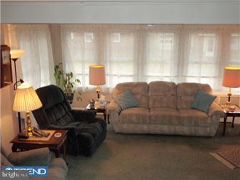 244 Jackson Avenue Lansdowne, PA 19050 - Photo 5 of 12 Living Room