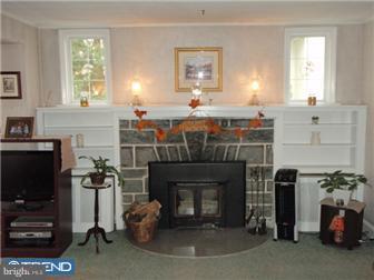 244 Jackson Avenue Lansdowne, PA 19050 - Photo 6 of 12 Living Room