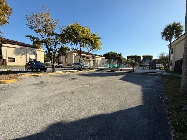 $2,200 | 660 West Park Drive, Unit 1201, Miami, FL 33172
