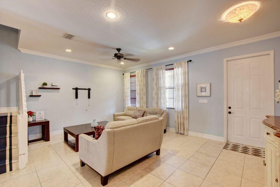 1029 Northwest 18th Avenue, Unit 1029 Boca Raton, FL 33431 - Photo 4 of 15 Living 1029