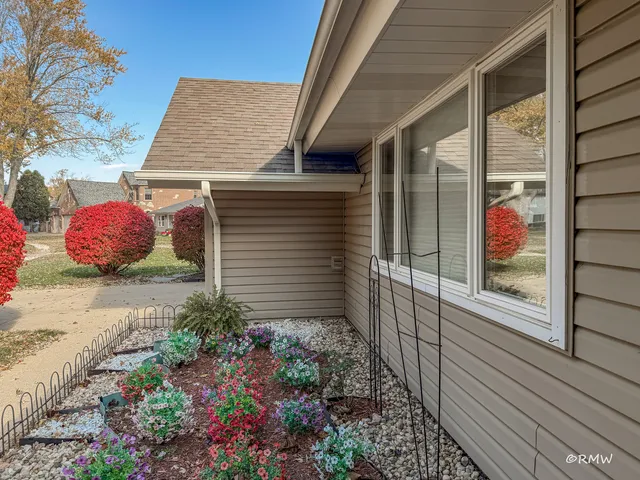 $2,750 | 1904 Winston Lane, Schaumburg, IL 60193