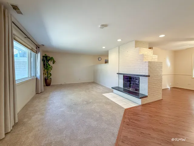 $2,750 | 1904 Winston Lane, Schaumburg, IL 60193