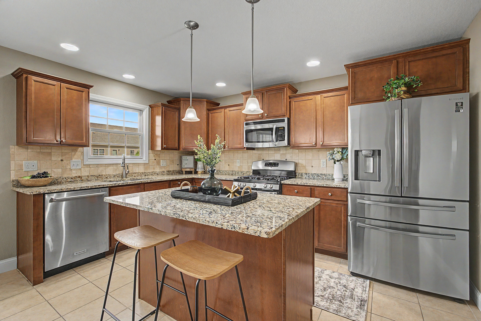 1724 Dunraven Road Bloomington, IL 61704 - Photo 9 of 36