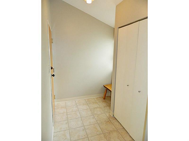 Entry/Foyer. 