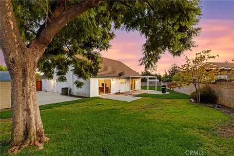 a view of a house with a backyard