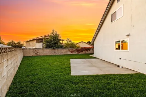 a view of a back yard of the house