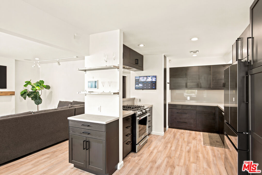 23 Privateer Street Marina del Rey, CA 90292 - Photo 12 of 52