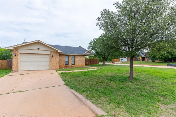 $2,295 | 3902 Karen Drive, Abilene, TX 79606