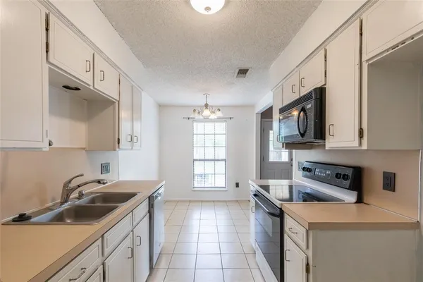 $2,295 | 3902 Karen Drive, Abilene, TX 79606