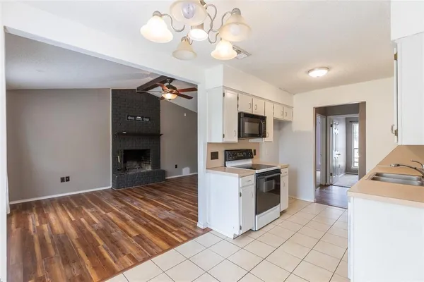 $2,295 | 3902 Karen Drive, Abilene, TX 79606
