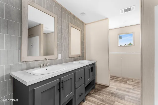 $185,097 | 6420 Oakenshaw Drive, Youngstown, FL 32466