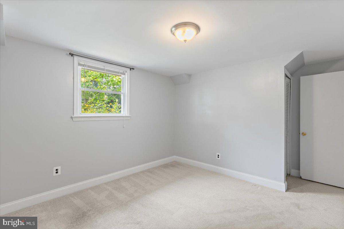 5627 Ottawa Road Centreville, VA 20120 - Photo 32 of 40