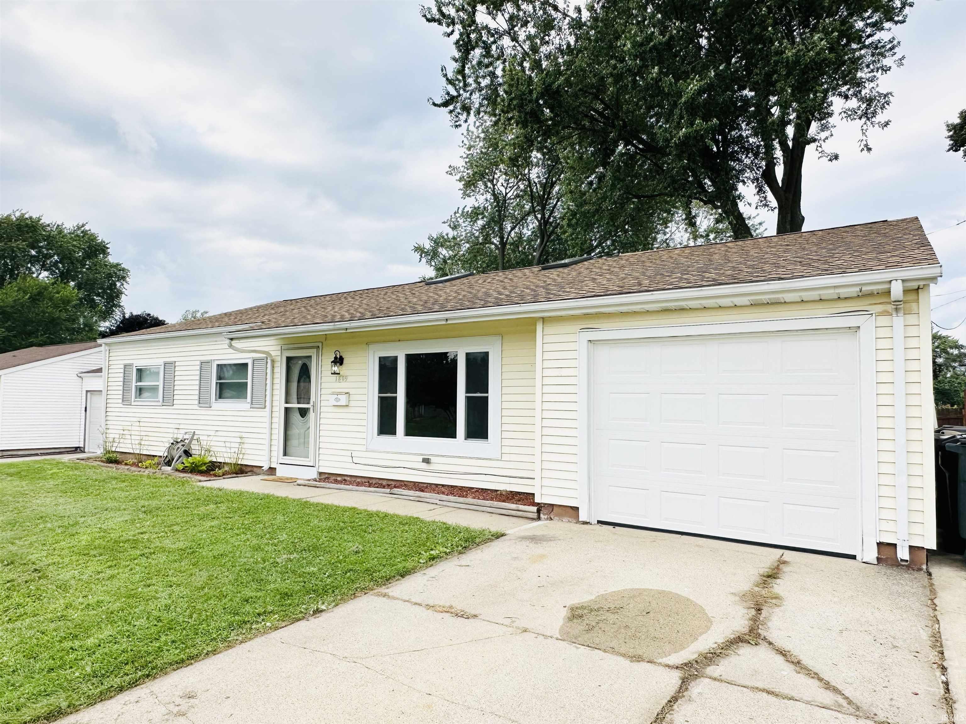 1809 Southeast MacGregor Road South Bend, IN 46614 - Photo 2 of 25 Gallery Image 2