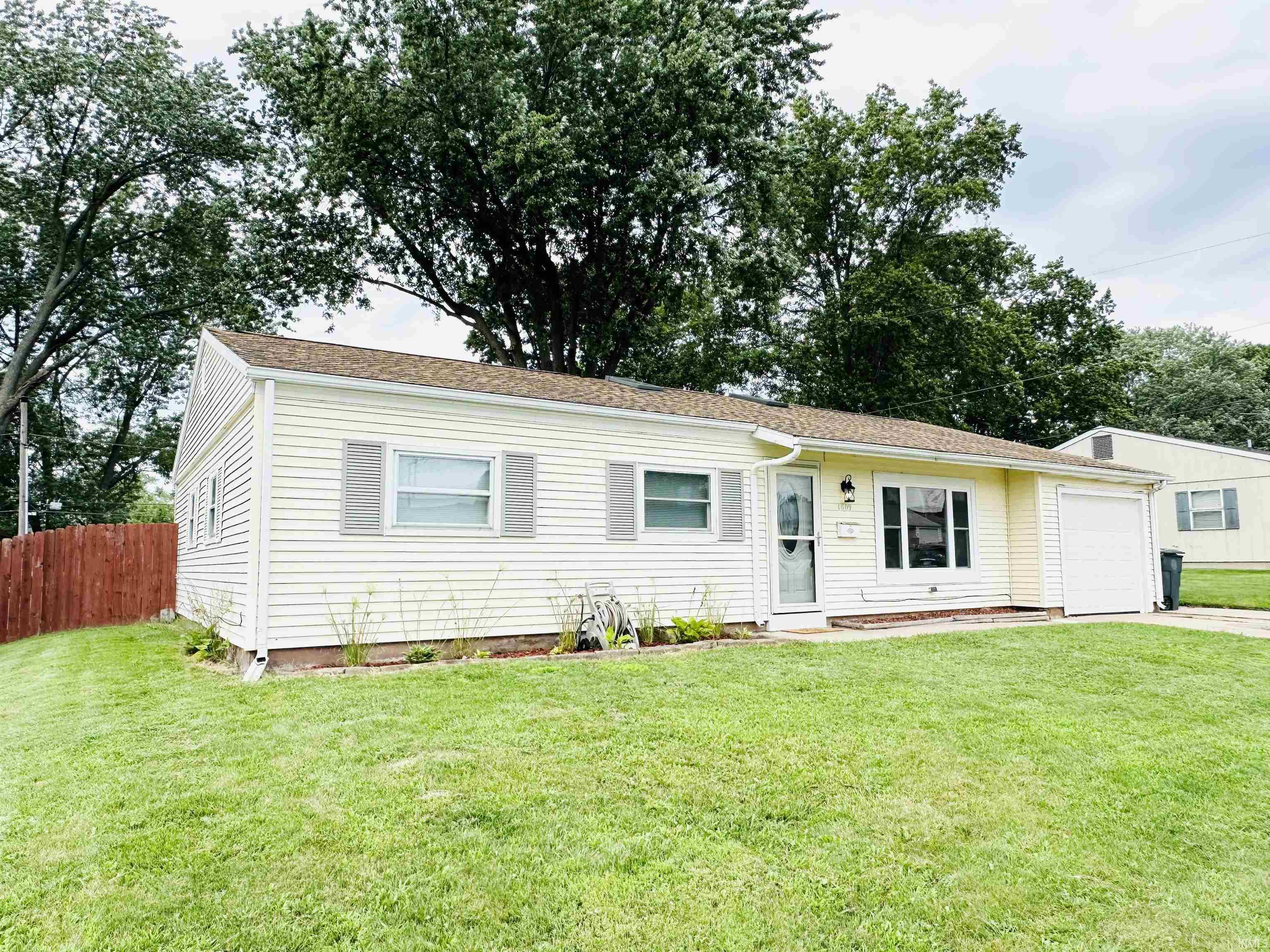 1809 Southeast MacGregor Road South Bend, IN 46614 - Photo 3 of 25 Gallery Image 3