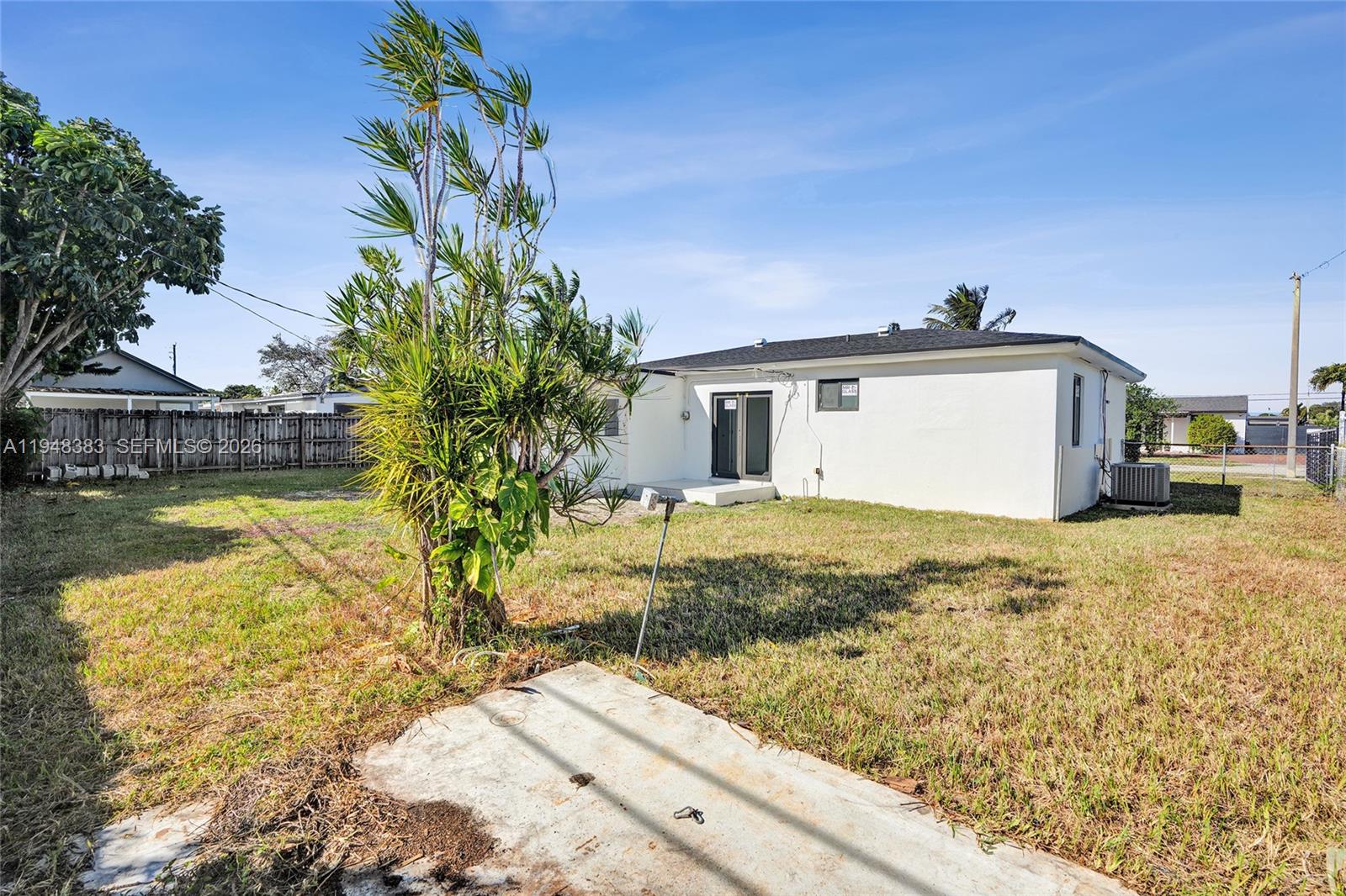 10100 Southwest 38th Terrace Miami, FL 33165 - Photo 6 of 56