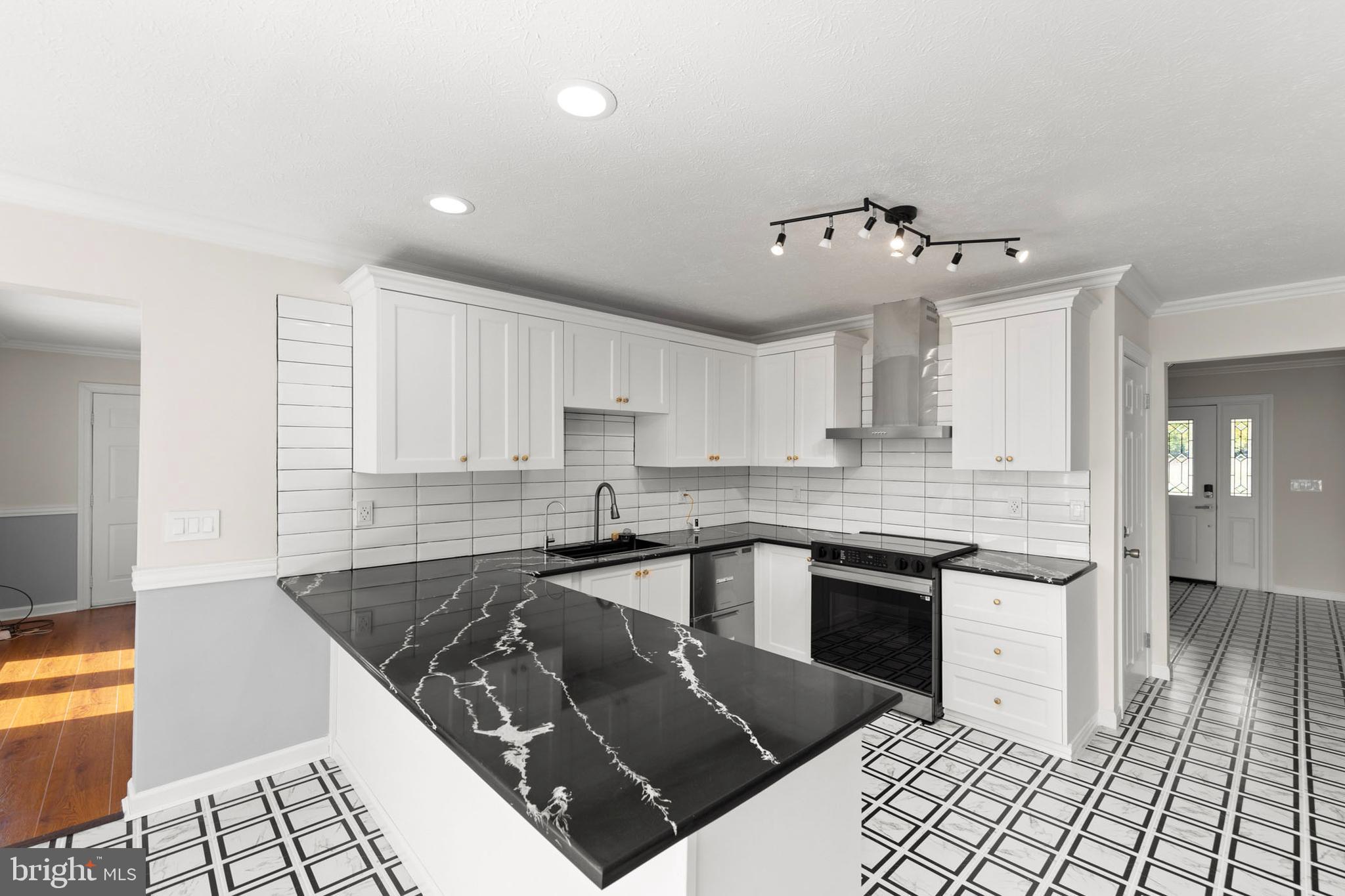 405 Spring Hollow Road Woodstock, VA 22664 - Photo 29 of 98 QUARTZ counters