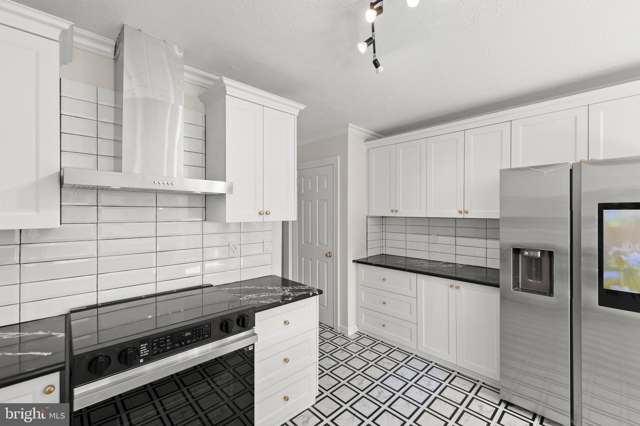405 Spring Hollow Road Woodstock, VA 22664 - Photo 32 of 98 a kitchen with granite countertop a stove and a refrigerator