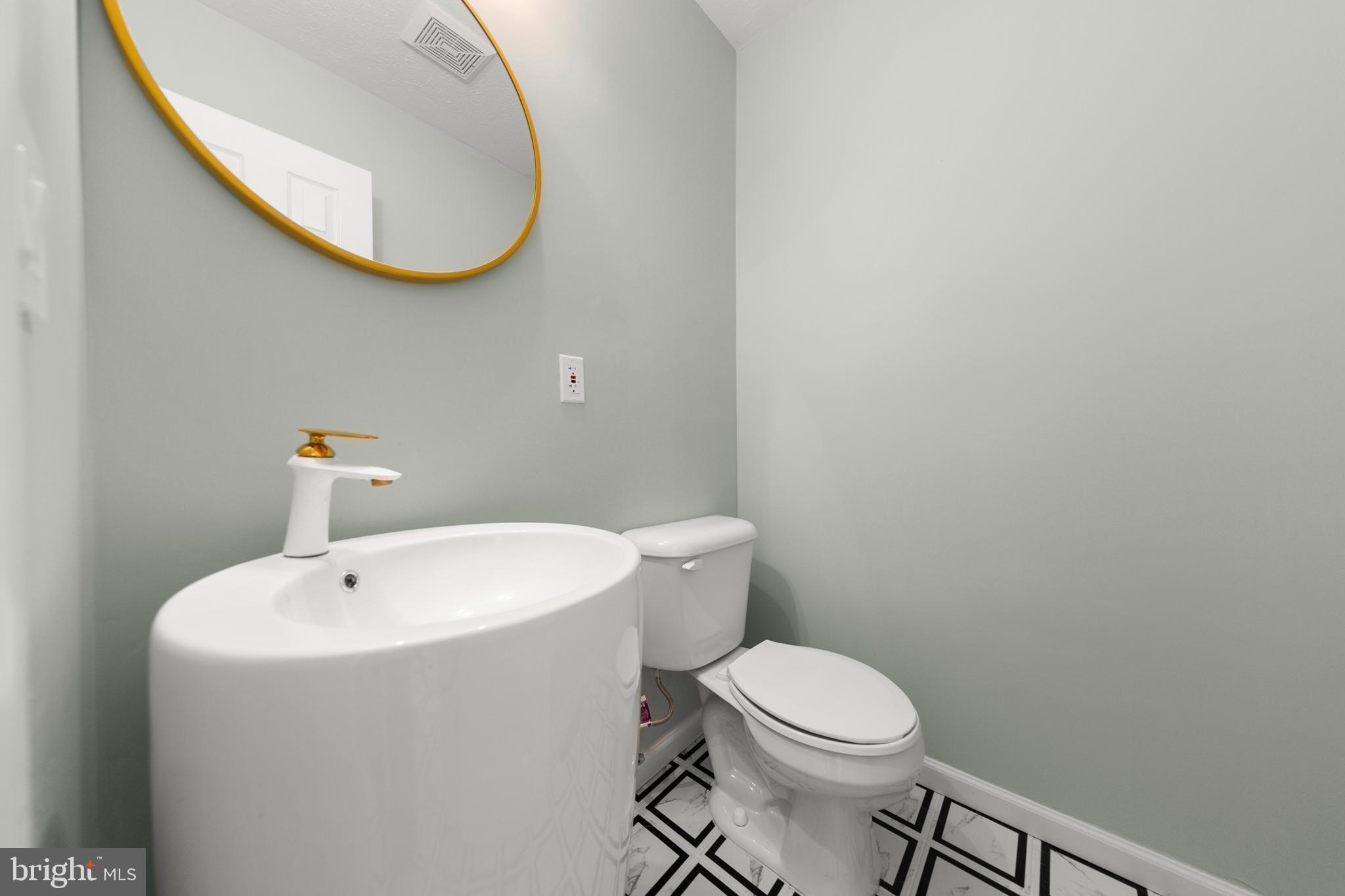 405 Spring Hollow Road Woodstock, VA 22664 - Photo 45 of 98 1/2 bath on main