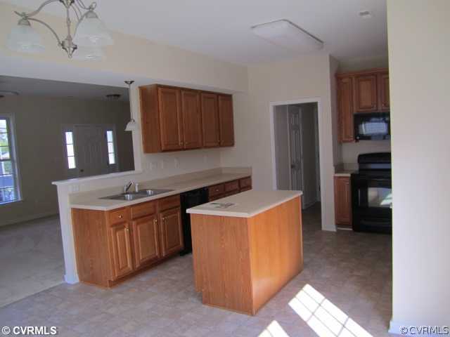 3129 Fortune Road Henrico, VA 23294 - Photo 4 of 12 Kitchen