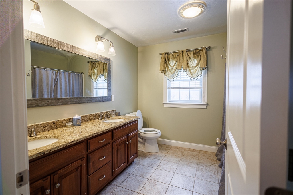 81 Rebecca Road Northbridge, MA 01588 - Photo 17 of 35