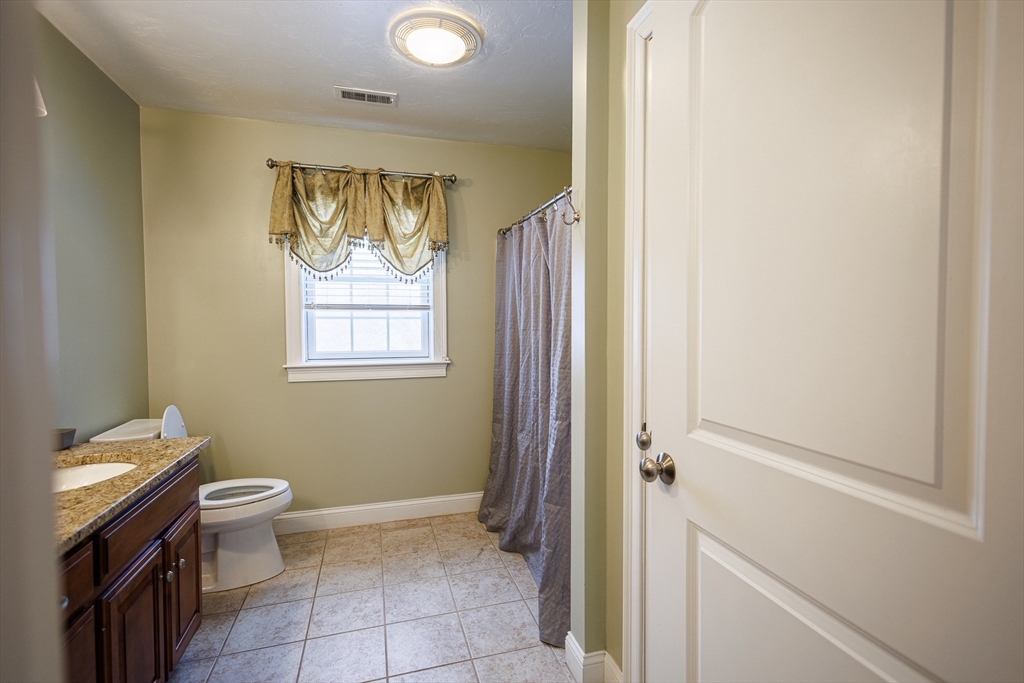 81 Rebecca Road Northbridge, MA 01588 - Photo 18 of 35