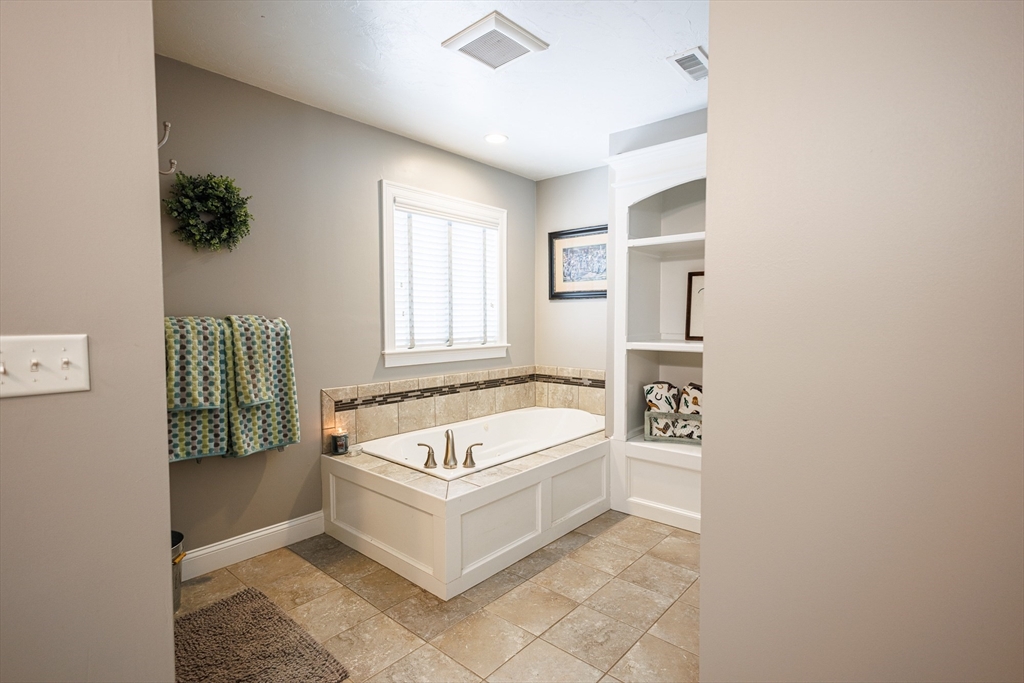 81 Rebecca Road Northbridge, MA 01588 - Photo 25 of 35