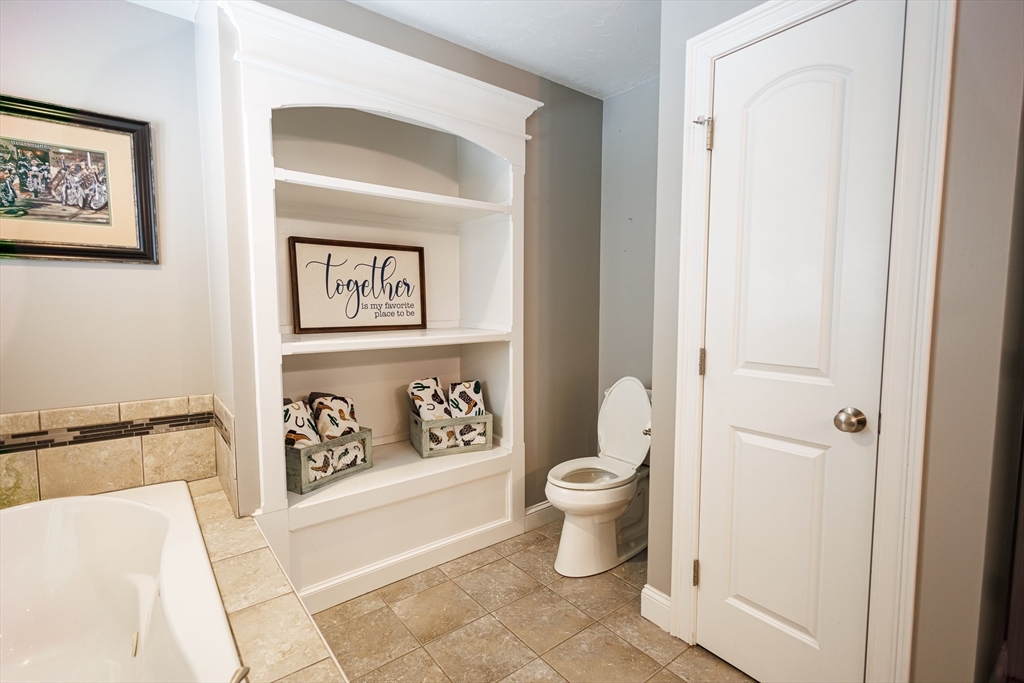 81 Rebecca Road Northbridge, MA 01588 - Photo 27 of 35