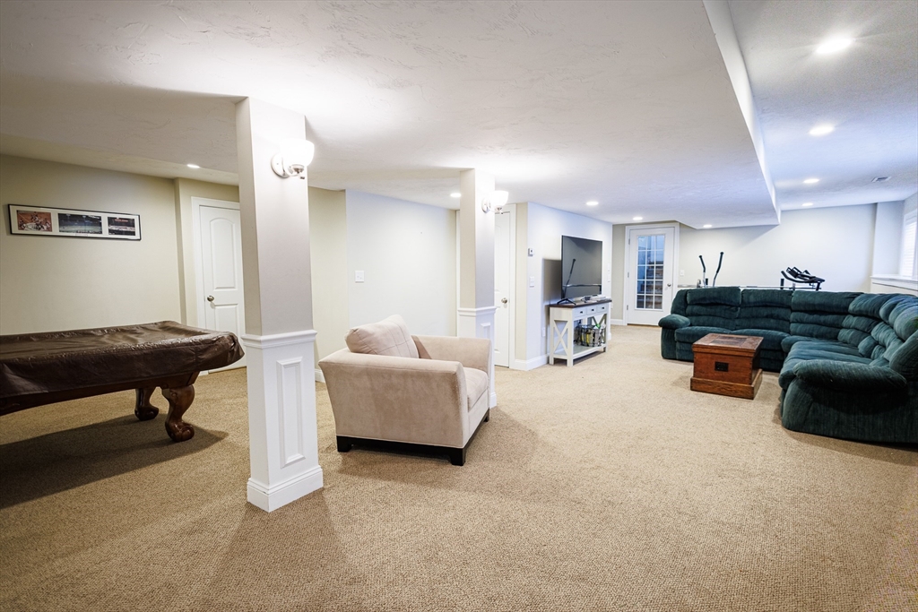 81 Rebecca Road Northbridge, MA 01588 - Photo 30 of 35