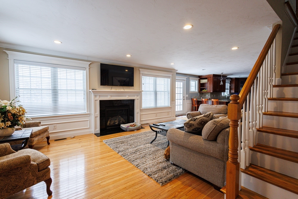 81 Rebecca Road Northbridge, MA 01588 - Photo 4 of 35