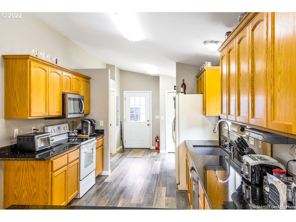 22371 Noti Loop Road Noti, OR 97461 - Photo 11 of 32 Gallery Image 11