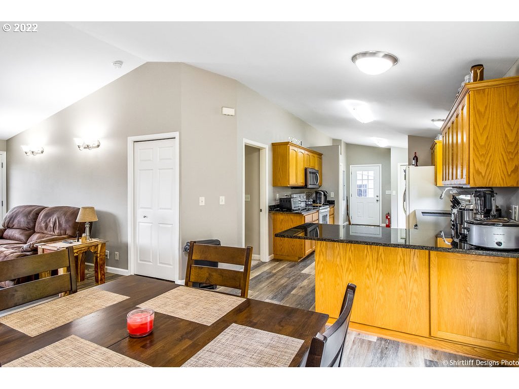 22371 Noti Loop Road Noti, OR 97461 - Photo 12 of 32 Gallery Image 12