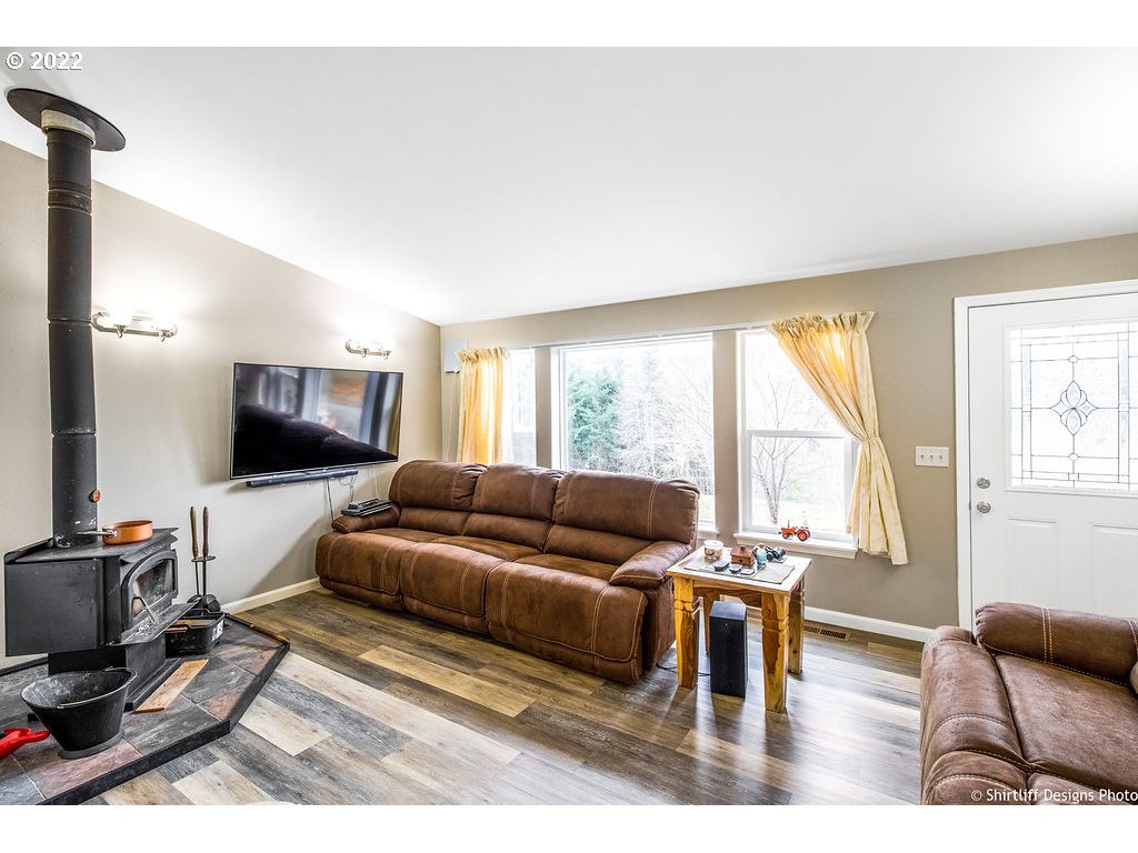 22371 Noti Loop Road Noti, OR 97461 - Photo 17 of 32 Gallery Image 17