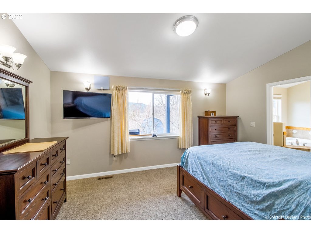 22371 Noti Loop Road Noti, OR 97461 - Photo 22 of 32 Gallery Image 22