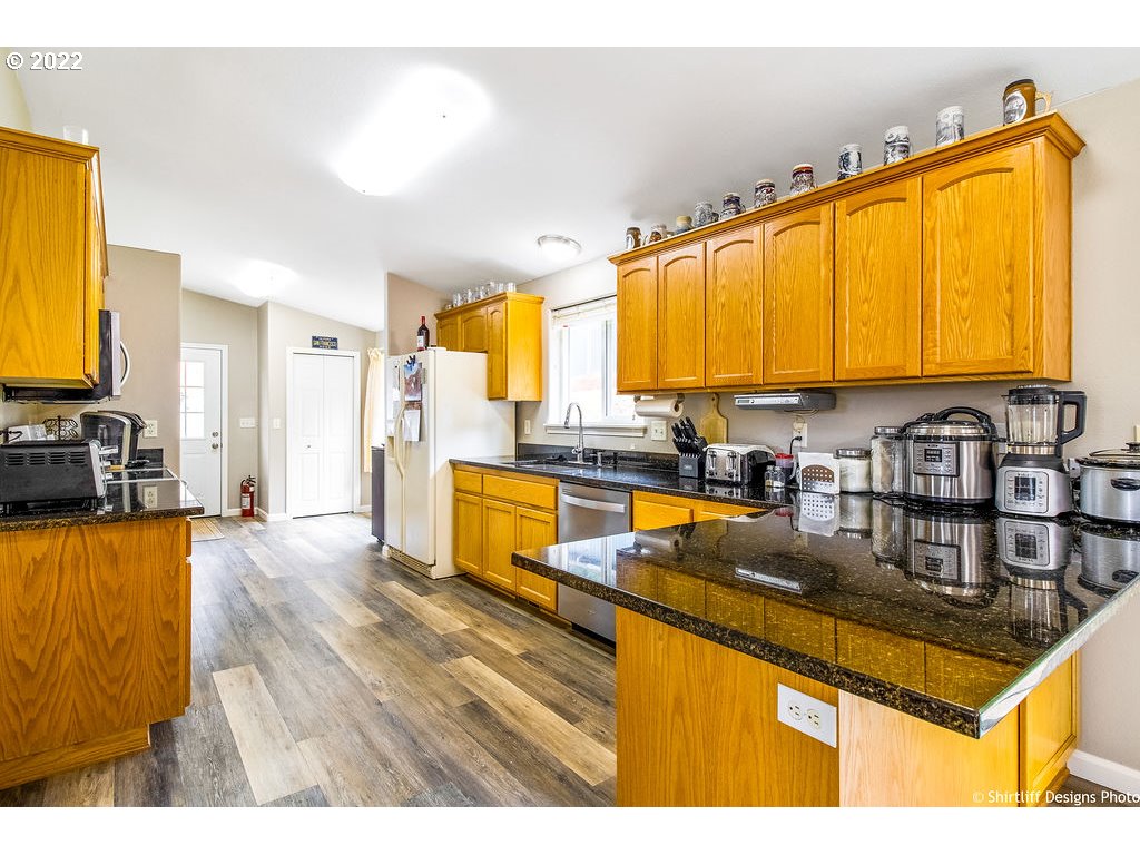 22371 Noti Loop Road Noti, OR 97461 - Photo 10 of 32 Gallery Image 10